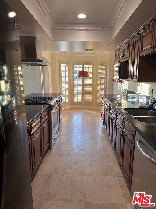 10409 Riverside Drive, 304 photo 3
