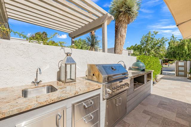 730 Inverness Drive, Rancho Mirage CA: https://media.crmls.org/mediaz/01ca0b68-6395-48aa-96d7-57e569d7718b.jpg