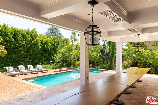 908 N Rexford Drive, Beverly Hills CA: https://media.crmls.org/mediaz/01ca2616-9fc5-414d-ac93-90dc9a4e14f5.jpg