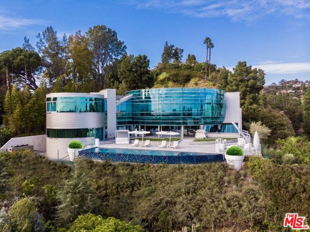 1169 Loma Linda Drive, Beverly Hills CA: https://media.crmls.org/mediaz/01ca4419-be8c-4fce-b906-61fbbadda513.jpg