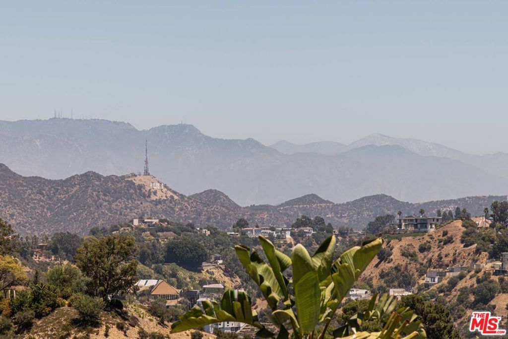 https://media.crmls.org/mediaz/01ca640b-e64f-42d6-9a95-c31abea0d5a3.jpg?preset=X-Large