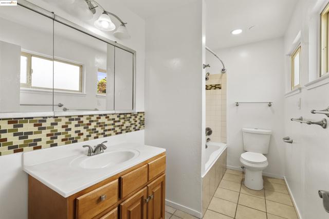 2847 Shane Dr, Richmond CA: https://media.crmls.org/mediaz/01ca95fa-b5b3-4a1f-b6d7-736596b89f8d.jpg