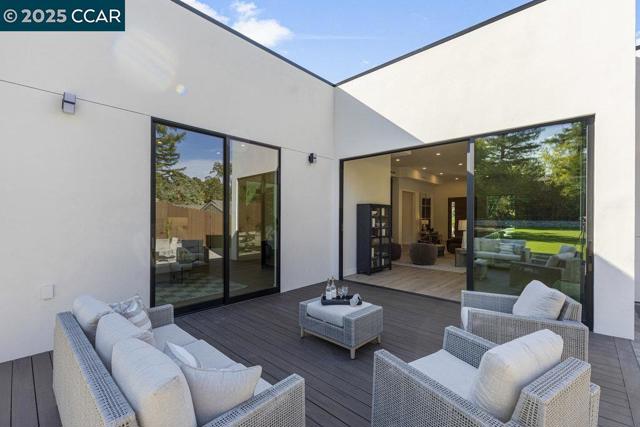 720 Laurel Dr, Walnut Creek CA: https://media.crmls.org/mediaz/01ca978a-74bc-4e8a-86a5-7cceca5badae.jpg