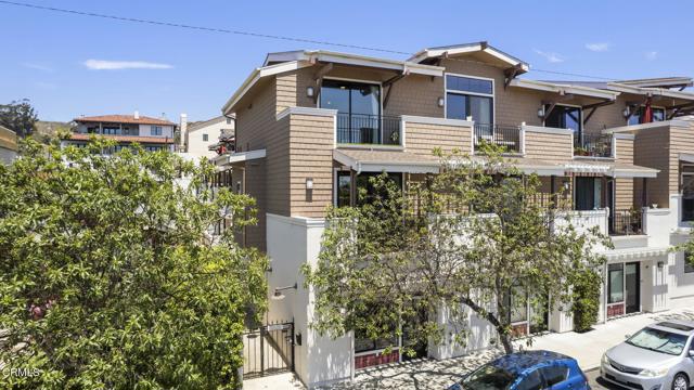 Detail Gallery Image 1 of 55 For 793 E Santa Clara St #10,  Ventura,  CA 93001 - 2 Beds | 3 Baths