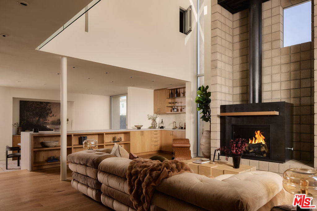 2801 Sanborn Avenue — architectural residence