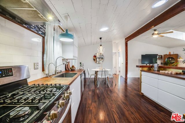 1165 Cherokee, Topanga CA: https://media.crmls.org/mediaz/01cc0fb5-feb1-44b8-8c56-0132698e5088.jpg