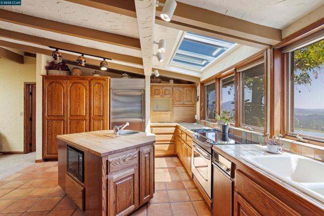 1176 Brown Ave, Lafayette CA: https://media.crmls.org/mediaz/01cca816-42df-4606-9449-6c1994d966fe.jpg