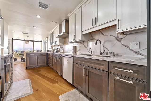 4337 Marina City Drive, Marina del Rey CA: https://media.crmls.org/mediaz/01ccc324-69b0-46ce-8d4a-65064a3b0c19.jpg