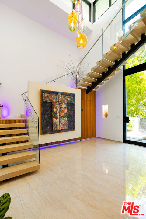 619 N Harper Avenue, Los Angeles CA: https://media.crmls.org/mediaz/01cce11b-b1cc-4fab-a2ed-762816bec432.jpg