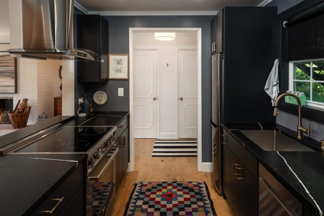 445 Oak Grove Avenue, Menlo Park CA: https://media.crmls.org/mediaz/01cd2a81-3d18-416a-8042-5a45ccafffd1.jpg