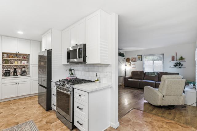 Detail Gallery Image 9 of 39 For 102 Magdalena Dr, Oceanside,  CA 92057 - 2 Beds | 1 Baths