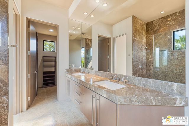 4 Paradise Cove Court, Rancho Mirage CA: https://media.crmls.org/mediaz/01ce3ba6-43e0-4fe9-8089-c53412e1464d.jpg