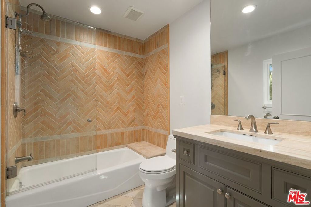 MLS #26862385 image #24