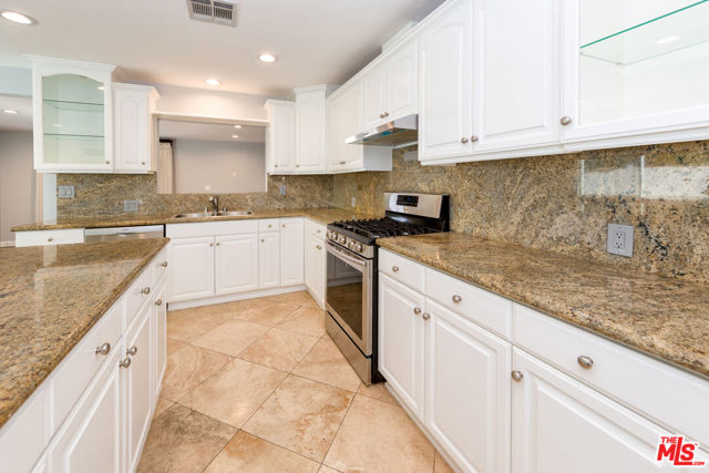 4503 Vesper, Sherman Oaks CA: https://media.crmls.org/mediaz/01ce4cb9-60f7-46fd-8e55-b8d9f4134be8.jpg