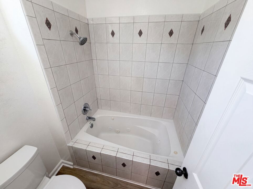 https://media.crmls.org/mediaz/01ce58ca-2d46-4770-a177-4e879be5931b.jpg?preset=X-Large