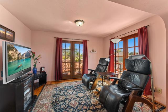 4010 S Hempstead Circle, San Diego CA: https://media.crmls.org/mediaz/01ce7829-8392-4def-877a-c40122d96a18.jpg