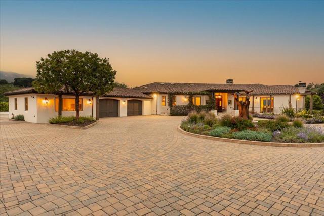 25926 Puerta Del Cajon, Monterey CA: https://media.crmls.org/mediaz/01ce8d36-0893-4d71-893b-7ff5bac02748.jpg