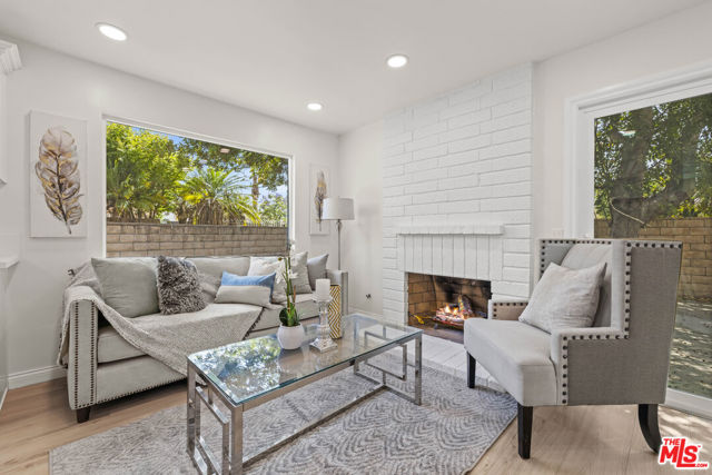 13 Pepper Court, Inglewood CA: https://media.crmls.org/mediaz/01ceaee9-8d82-4fd6-8961-7e0ff763ba86.jpg