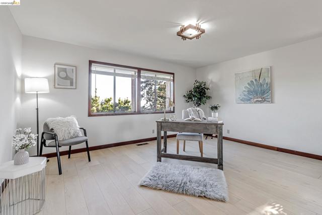 1518 MADERA CT, El Cerrito CA: https://media.crmls.org/mediaz/01cefc96-580d-4224-8710-159fe0efd6ae.jpg