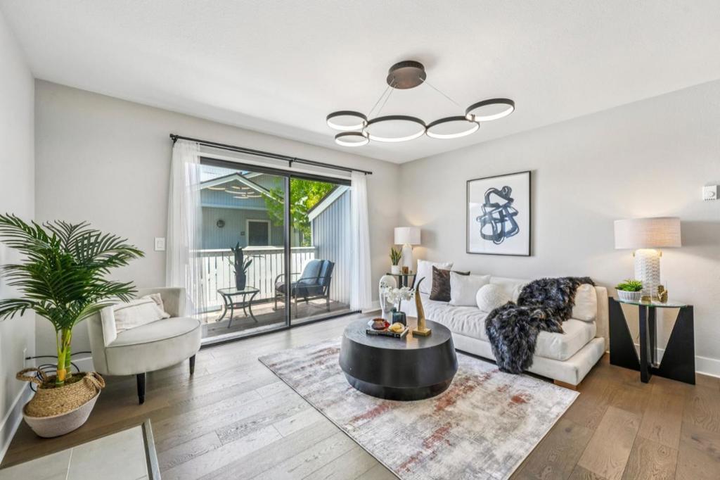 100 Schooner Court