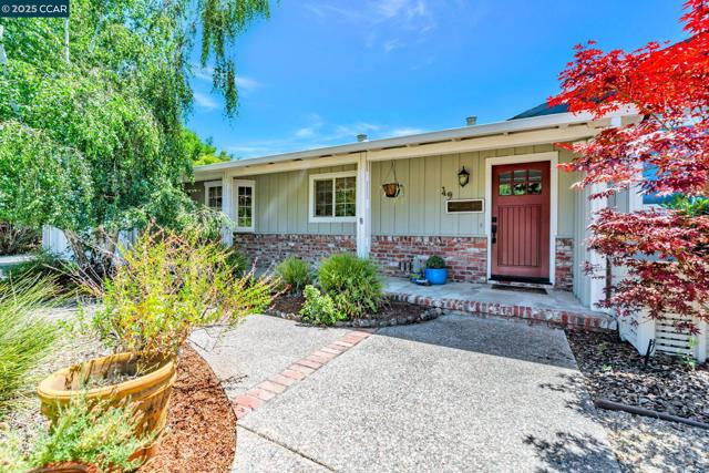 49 Terra Bella Dr, Walnut Creek CA: https://media.crmls.org/mediaz/01d00d4e-2f12-4237-af4e-05478e690fd7.jpg