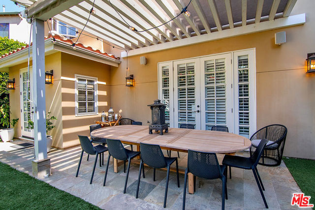 969 S Carmelina Avenue, Los Angeles CA: https://media.crmls.org/mediaz/01d0283c-dc99-4654-a075-f5f7f4fa0752.jpg