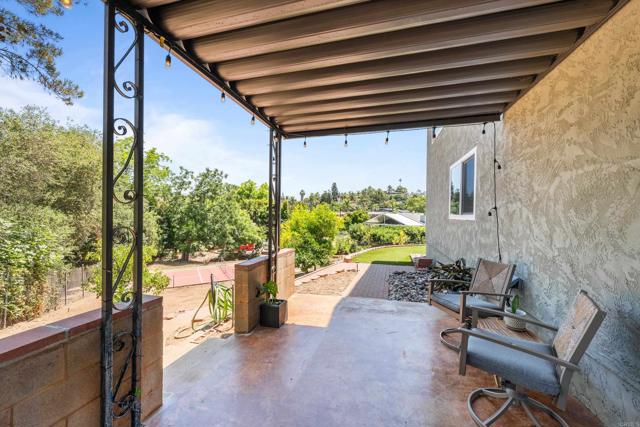 Detail Gallery Image 17 of 41 For 1026 Eucalyptus Ave, Vista,  CA 92084 - 5 Beds | 3 Baths