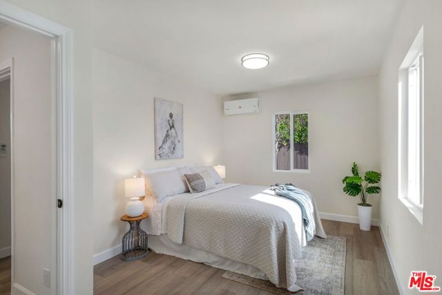 4933 W 20th Street, Los Angeles CA: https://media.crmls.org/mediaz/01d09270-b283-4978-a848-85e92bae1a63.jpg