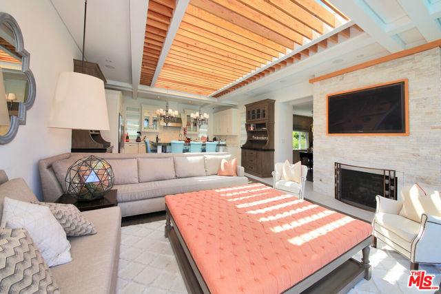 3054 Elvido Drive, Los Angeles CA: https://media.crmls.org/mediaz/01d103c6-8ec4-4ab8-b19a-6dcadca5c47c.jpg