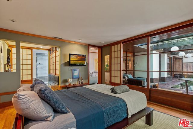 465 N Calle Rolph, Palm Springs CA: https://media.crmls.org/mediaz/01d14d6b-443e-4629-bd48-b96d4c84ea61.jpg