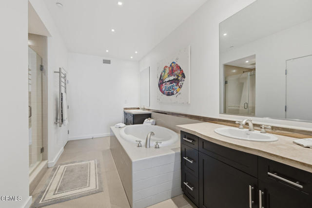 1572 Seabridge Lane, Oxnard CA: https://media.crmls.org/mediaz/01d1816f-b529-4f6c-9d78-0e2cccabcec0.jpg