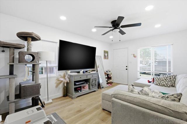 835 Colorado Ave, Chula Vista CA: https://media.crmls.org/mediaz/01d27dff-24f1-4d27-a870-14f22f5711d6.jpg