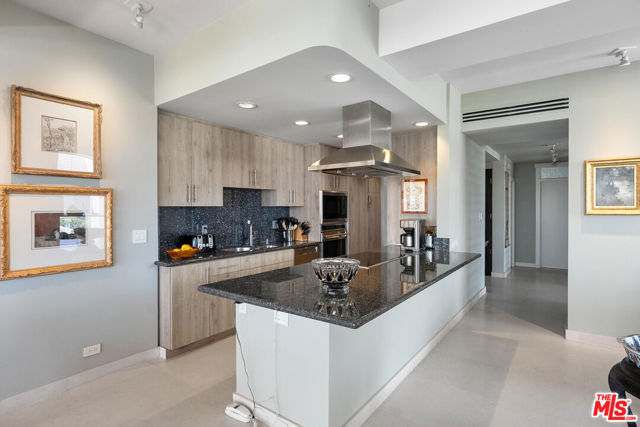 2222 Avenue Of The Stars, Los Angeles CA: https://media.crmls.org/mediaz/01d28db4-8a45-446a-8148-39e8f76ae0bd.jpg