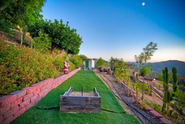 2064 Santa Margarita Dr., Fallbrook CA: https://media.crmls.org/mediaz/01d37563-9eba-4a34-97e1-eabae0499050.jpg