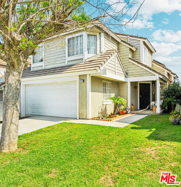 16230 Trailwinds Drive, Fontana CA: https://media.crmls.org/mediaz/01d3d6db-7b53-409f-be11-21eaeeb68f0d.jpg
