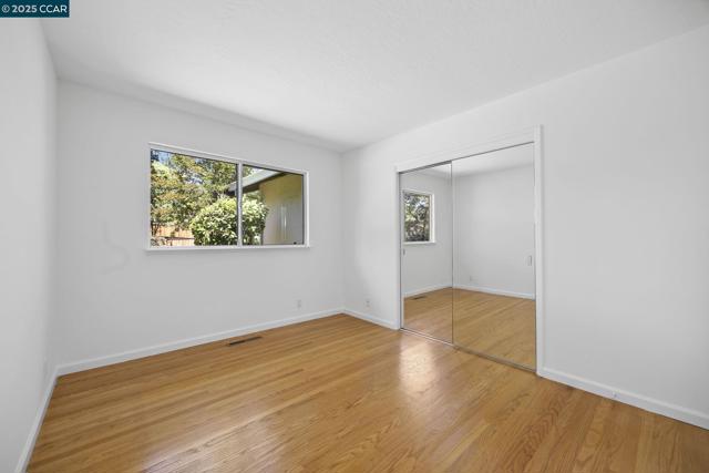38 Oakdene Ct, Walnut Creek CA: https://media.crmls.org/mediaz/01d3eb42-e8fc-498f-86a5-0b6de82b0ab0.jpg