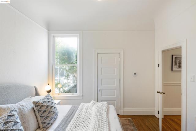 1402 15th St, San Francisco CA: https://media.crmls.org/mediaz/01d50dd7-c7e4-4d28-b9b8-6a86c4e59fe7.jpg