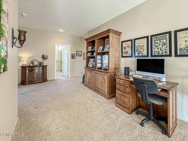 11535 Northdale Drive, Moorpark CA: https://media.crmls.org/mediaz/01d512f2-9e4b-4eef-93e2-6ae52530e915.jpg