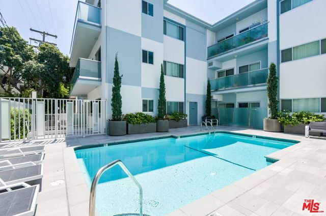 1818 Thayer Avenue, Los Angeles CA: https://media.crmls.org/mediaz/01d53e11-2954-47fe-a000-0ae596e57f68.jpg