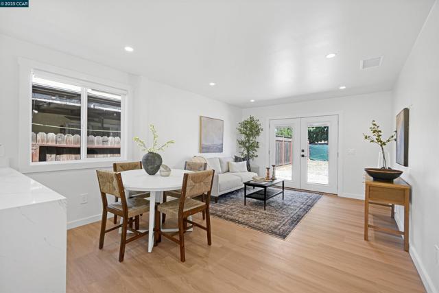 10060 Bernhardt Dr, Oakland CA: https://media.crmls.org/mediaz/01d54a9a-ee6c-4ed5-8465-99eca2083f16.jpg