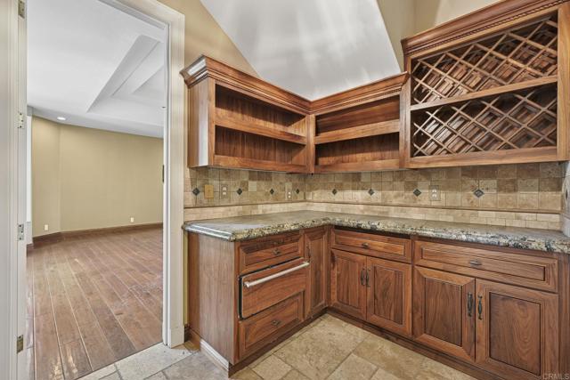 431 Flores de Oro, Rancho Santa Fe CA: https://media.crmls.org/mediaz/01d55fc5-0033-471f-8cd0-8b71f2e72002.jpg