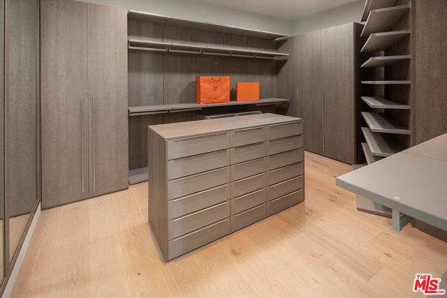 2371 Achilles Drive, Los Angeles CA: https://media.crmls.org/mediaz/01d5f88c-f57e-4aa0-9b82-f596886ac33f.jpg