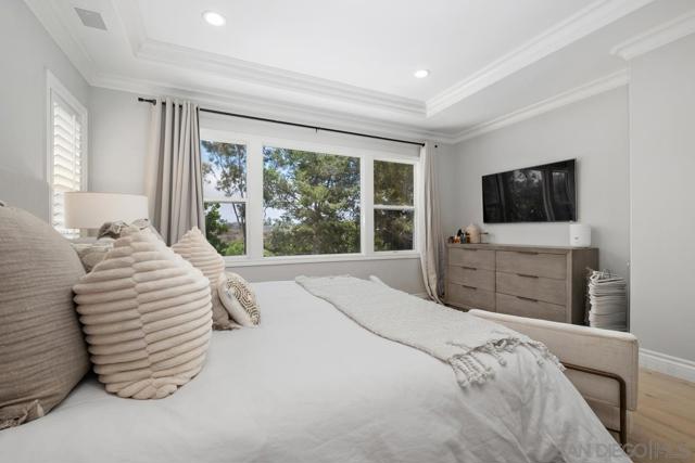 50 Whitehall, Newport Beach CA: https://media.crmls.org/mediaz/01d61843-68d3-4110-b97b-57d0c54b4352.jpg