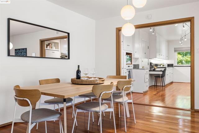 1515 Oxford, Berkeley CA: https://media.crmls.org/mediaz/01d627c9-bd2b-4c59-987c-a3cf4ca6506f.jpg