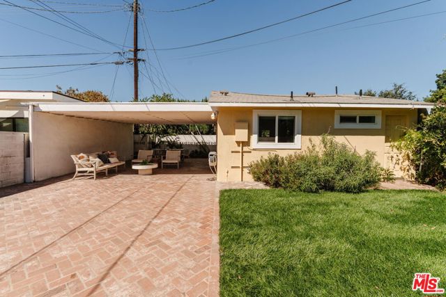 5421 Stratford Road, Los Angeles CA: https://media.crmls.org/mediaz/01d652f3-63a3-4b7d-bc0f-9da0ed06ee5f.jpg