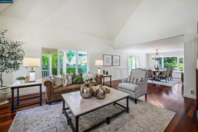 4405 Deer Ridge Rd, Danville CA: https://media.crmls.org/mediaz/01d65d2d-fee8-466c-a617-23102a8f0a41.jpg