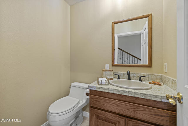 554 Lone Oak Drive, Thousand Oaks CA: https://media.crmls.org/mediaz/01d67553-8bff-40f5-b543-026865d2bf0f.jpg