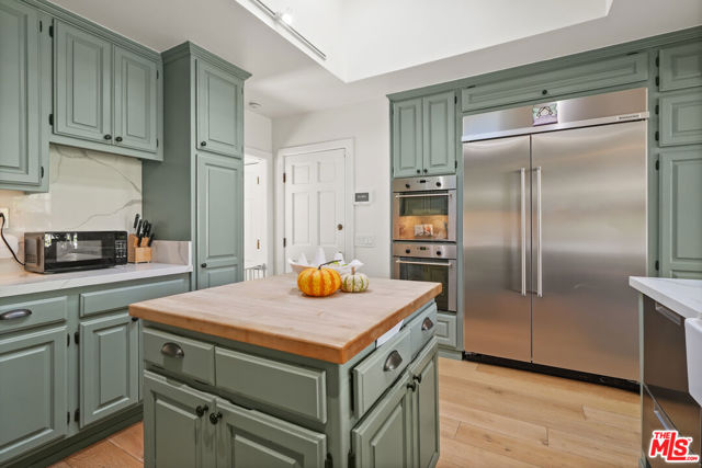 6052 Merritt Drive, Malibu CA: https://media.crmls.org/mediaz/01d6cc0b-3942-4fea-b933-7aeef5dc7295.jpg