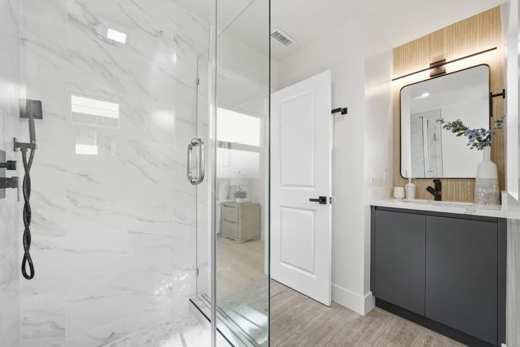 https://media.crmls.org/mediaz/01d6f421-55ab-4e14-a2f8-05e86eceeda0.jpg?preset=X-Large
