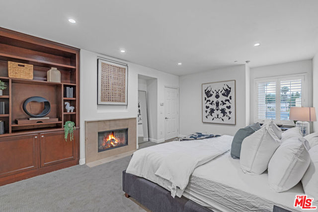 143 N Arnaz Drive, Beverly Hills CA: https://media.crmls.org/mediaz/01d74d90-f13d-4b70-9e33-e6a93fadcbc0.jpg